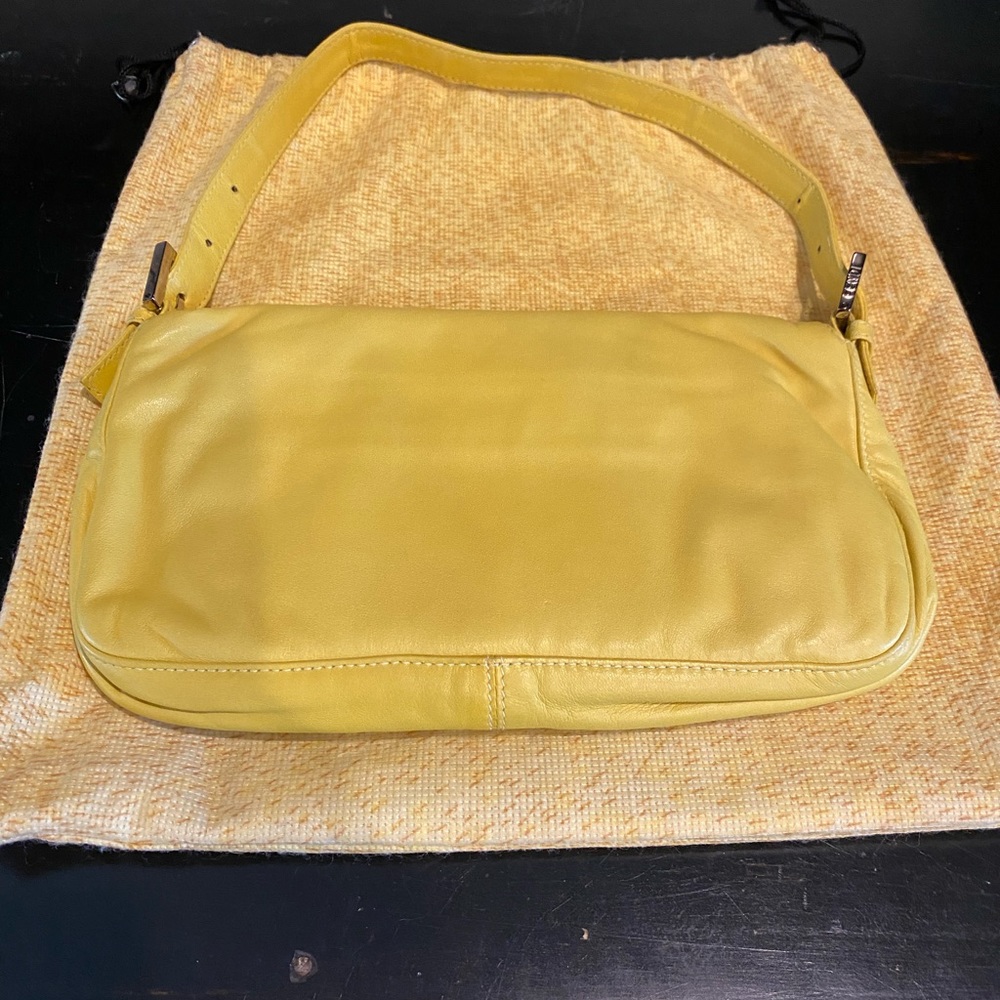 FENDI BAGUETTE NWT VINTAGE YELLOW LEATHER FENDI SERIAL NUMBER SILVER PACKET - Picture 5 of 16